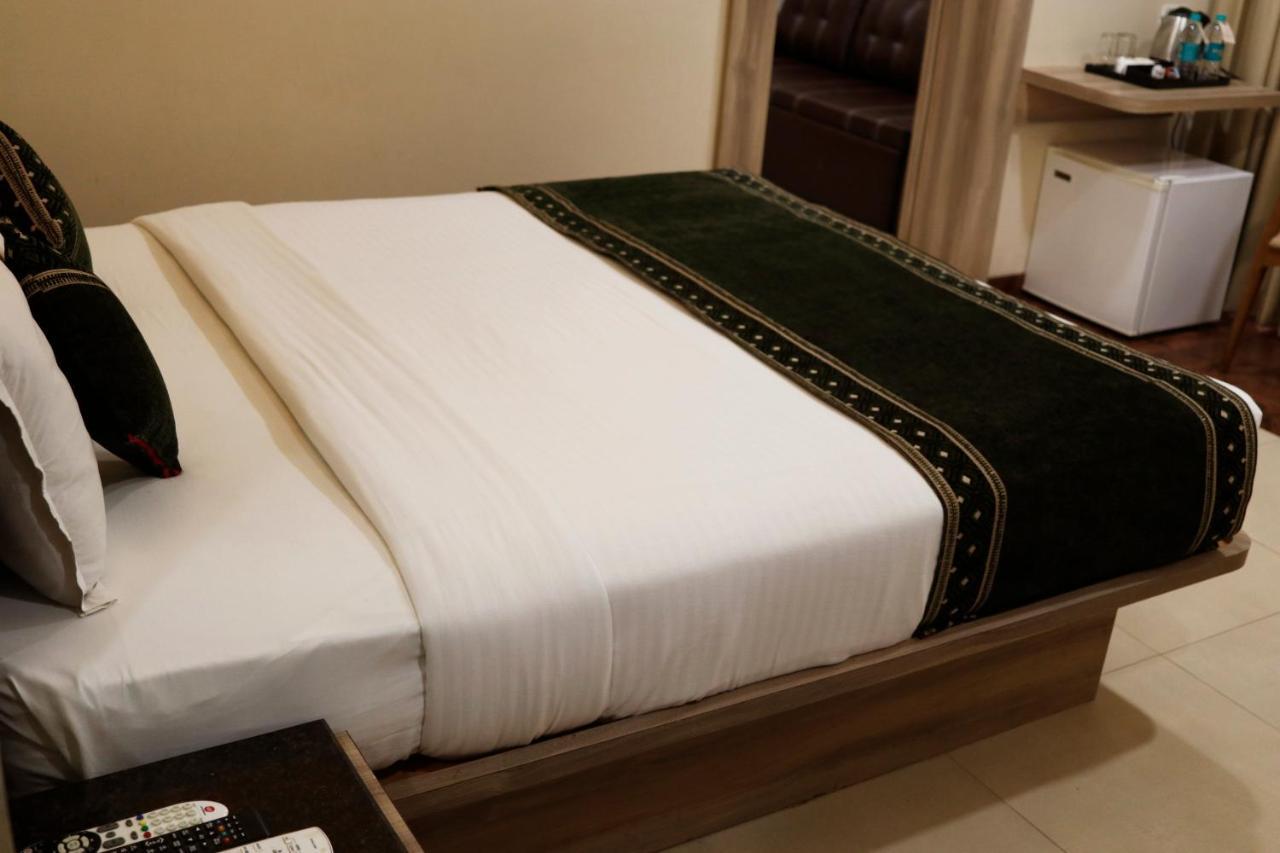 The Myriad Hotel Bhayandar Extérieur photo
